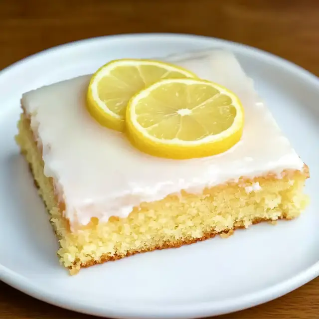 Saftiger Zitronenkuchen (schnelles Rezept)
