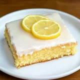 Saftiger Zitronenkuchen (schnelles Rezept)