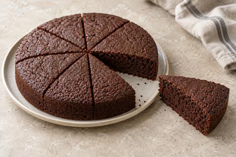 Schneller unglasierter Schokokuchen in genau acht Stücken