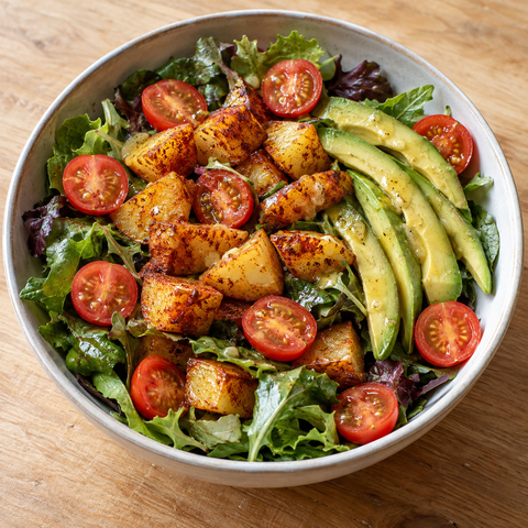 Ofenkartoffel-Salat-Bowl mit Avocado und Cherrytomaten