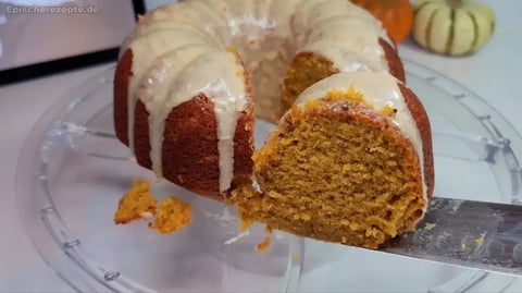 Kürbisbrot mit Frischkäse-Zuckerguss